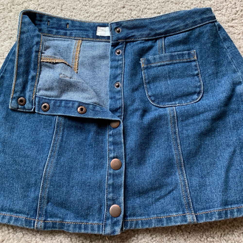 Cute vintage style denim skirt! Brandy Melville